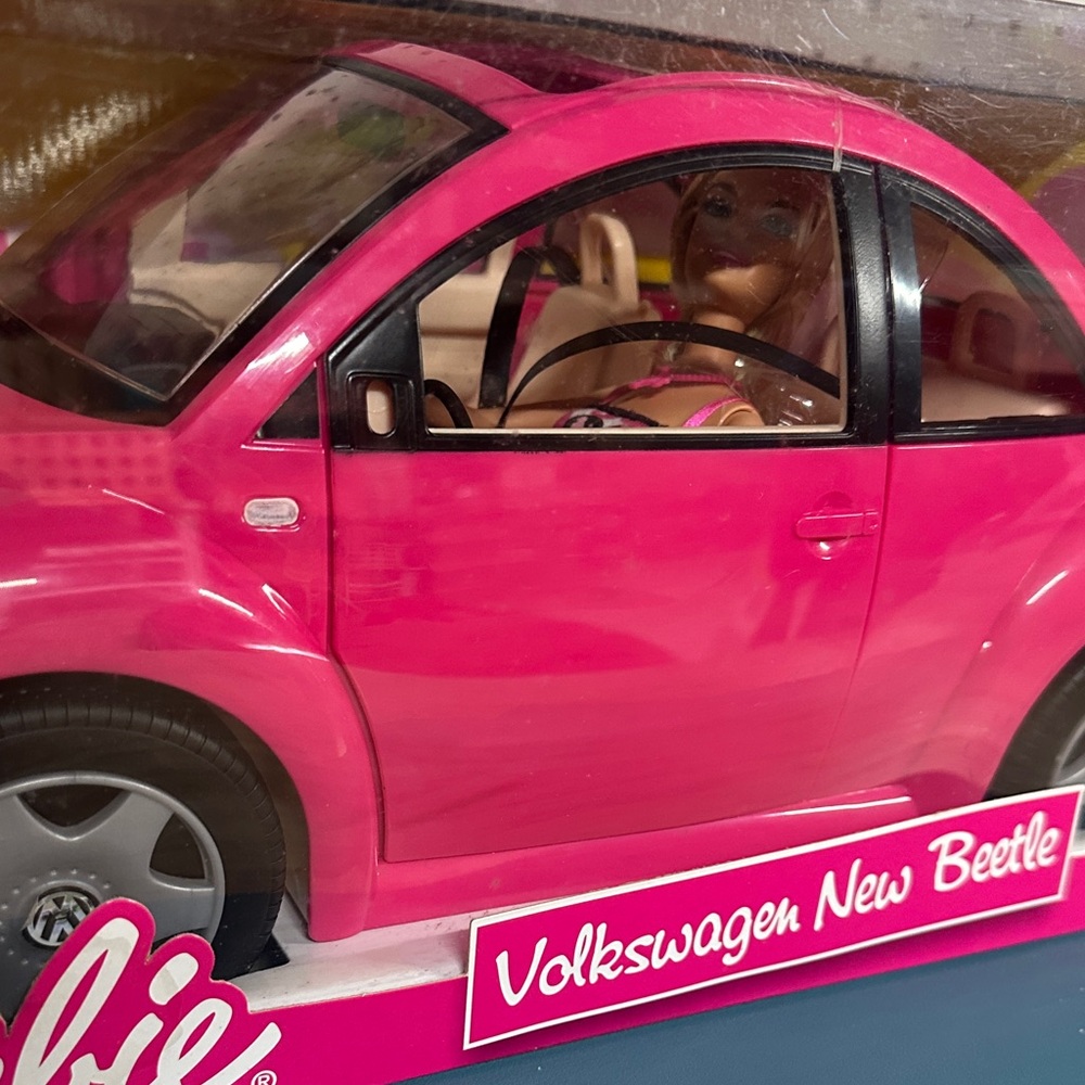 Barbie Volkswagen New Beetle - Vibrant Pink - Picture 2 of 3